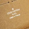 Louis Vuitton portefeuille Zippy en cuir épi marron - Detail D4 thumbnail