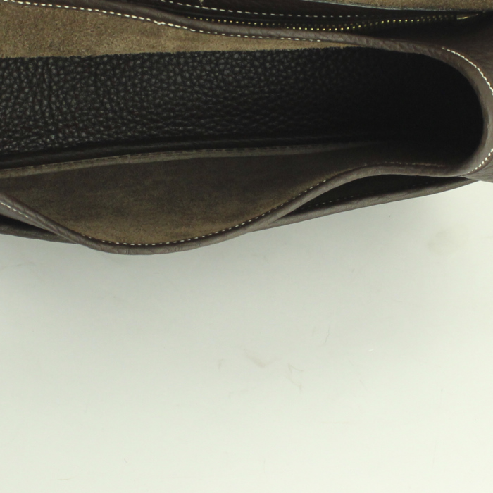Hermes Nouméa shoulder bag in brown togo leather - Detail D2