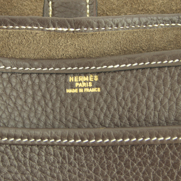 Sac porté épaule Hermes Nouméa en cuir togo marron - Detail D3