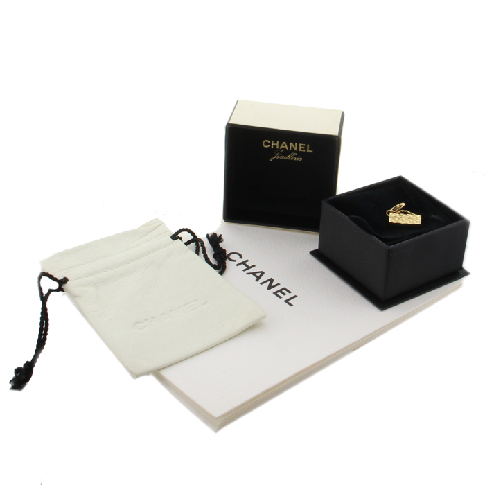 Colgante Chanel en oro amarillo - Detail D2