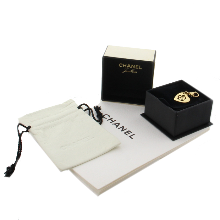 Chanel Camelia pendant in yellow gold - Detail D2