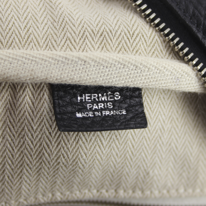 Hermes sac à main Victoria en cuir togo noir - Detail D5