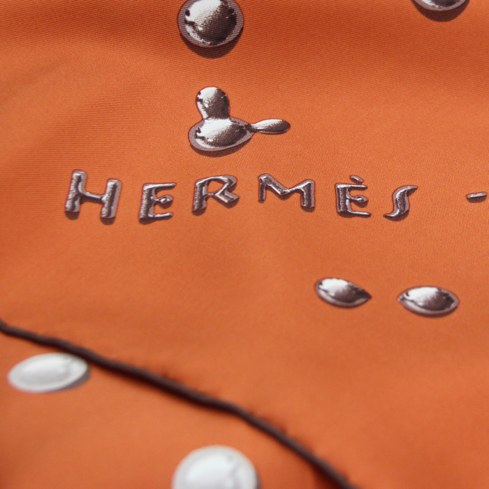 Hermès carré foulard Vif argent en soie orange - Detail D2