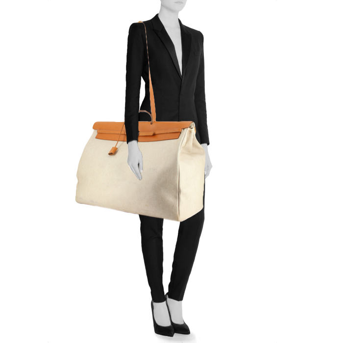 Hermes Herbag travel bag in beige canvas and natural leather - Detail D1