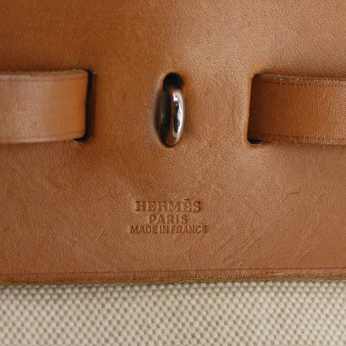 Hermes sac de voyage Herbag en toile beige et cuir naturel - Detail D4