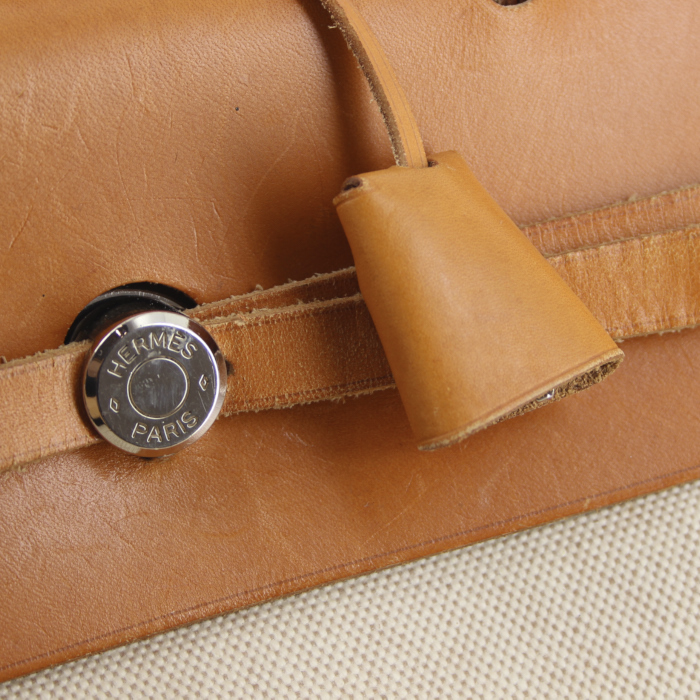 Hermes bolsa de viaje Herbag en lona beige y cuero natural - Detail D5