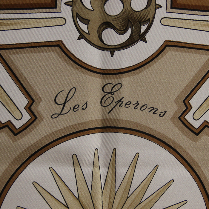 Hermes Carre Hermes carré scarf in beige and brown canvas - Detail D1