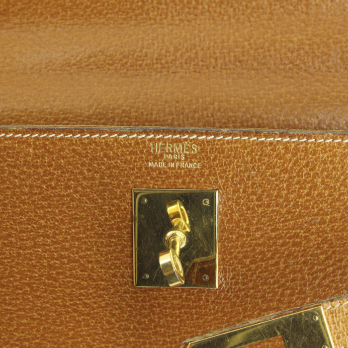 Hermes sac à main Kelly 32 cm en cuir de Pecari marron - Detail D4