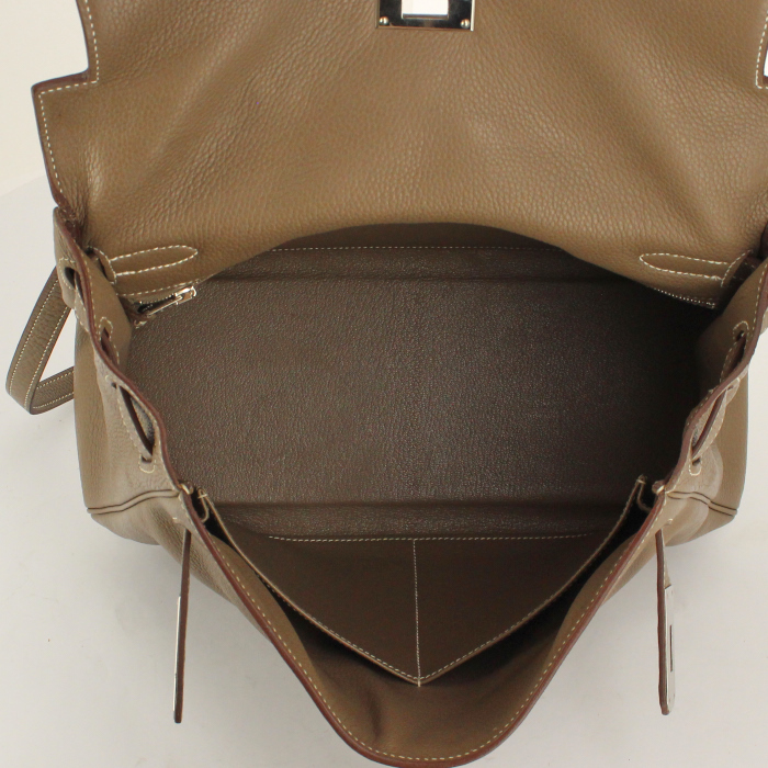 Hermes bolso de mano Kelly 32 cm en cuero taurillon clémence marrón etoupe - Detail D3