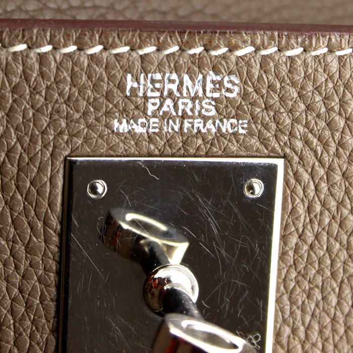 Hermes bolso de mano Kelly 32 cm en cuero taurillon clémence marrón etoupe - Detail D4