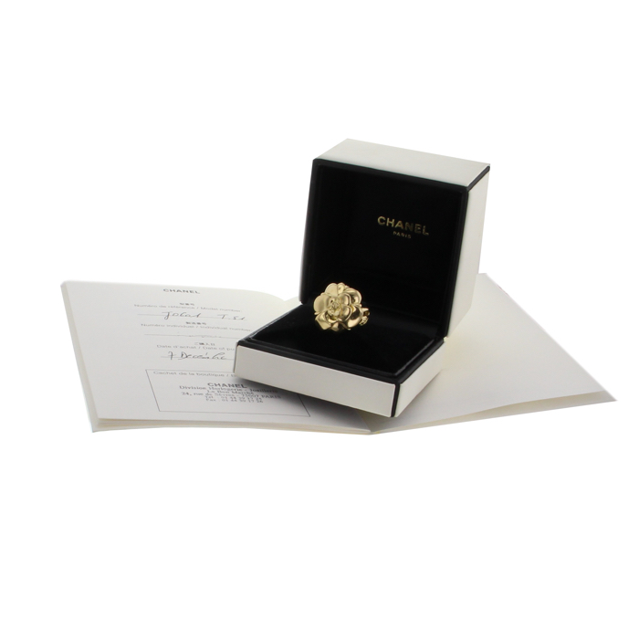 Chanel Camelia large model ring in yellow gold - Detail D2