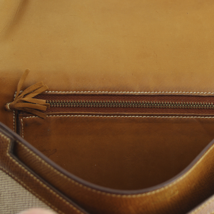 Hermes sac/pochette Lydie en cuir marron et toile beige - Detail D3