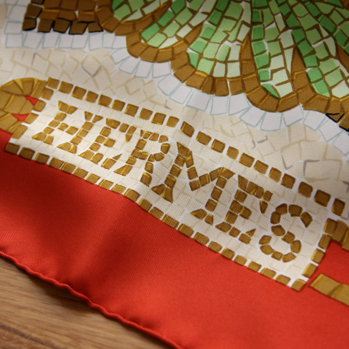 Hermès carré Provence in red and beige twill silk - Detail D1