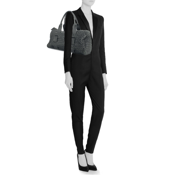 Bottega Veneta bolso de mano Montaigne en cuero trenzado negro - Detail D1
