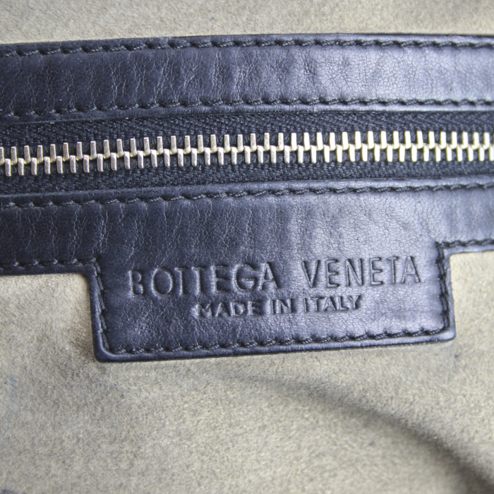 Bottega Veneta bolso de mano Montaigne en cuero trenzado negro - Detail D3