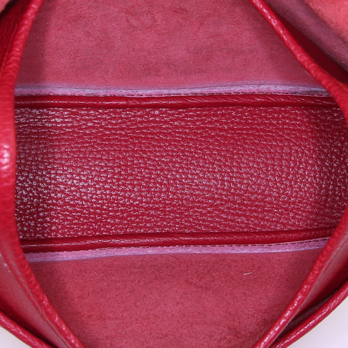 Hermes Nouméa shoulder bag in red togo leather - Detail D2