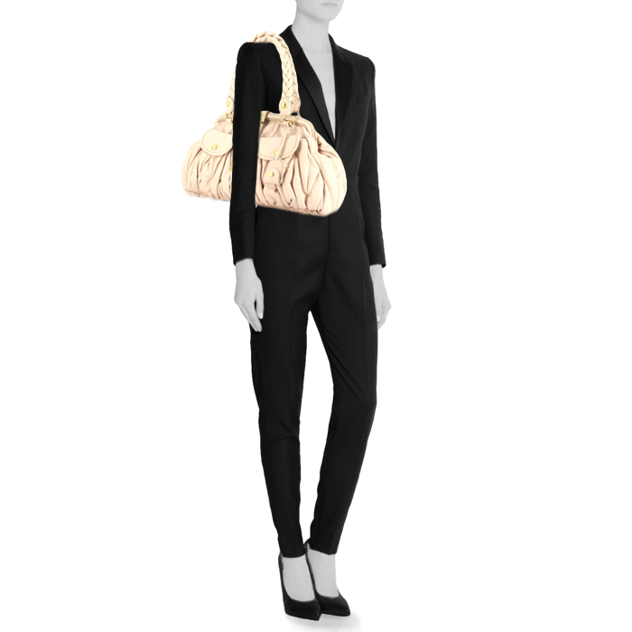 Miu Miu handbag in pink quilted leather - Detail D1