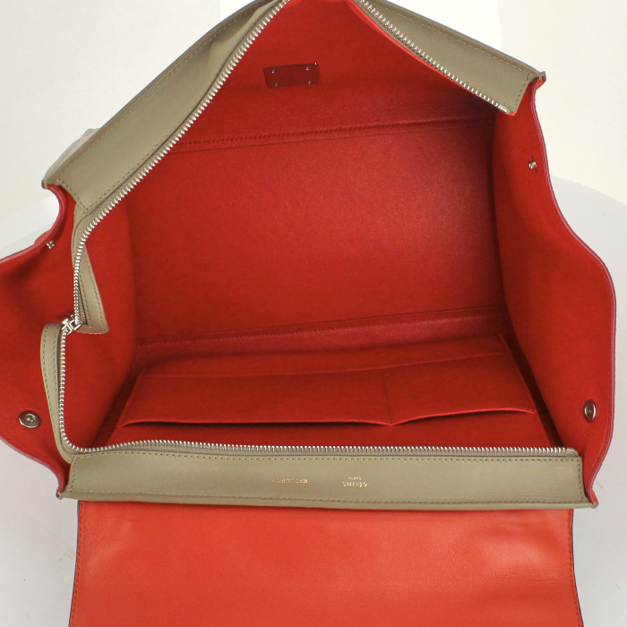 Bolso de mano Celine Trapeze modelo mediano en cuero tricolor negro y beige y ante rojo - Detail D3