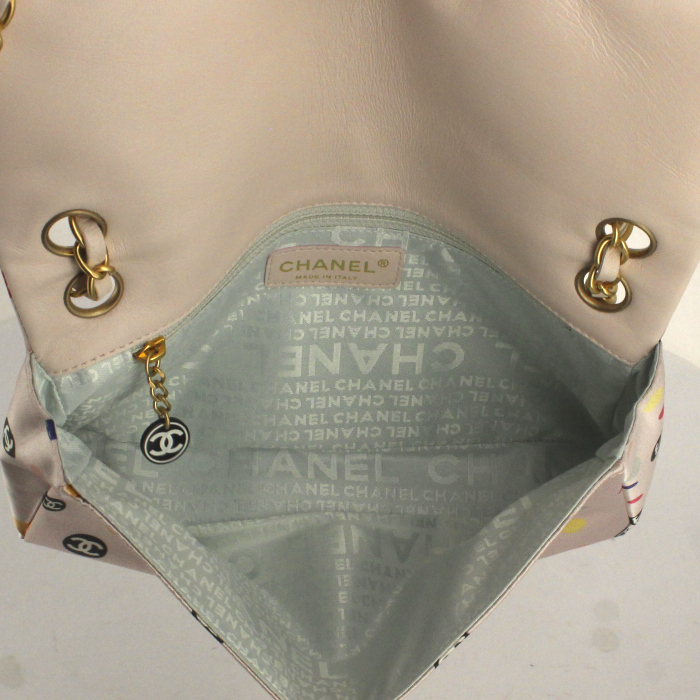 Chanel handbag in powder pink silk - Detail D3
