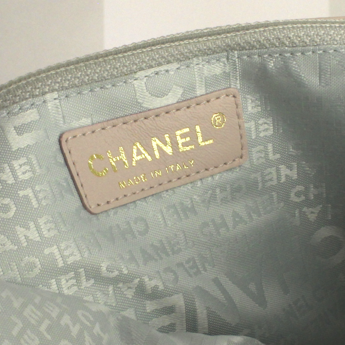 Sac à main Chanel en soie rose-poudre - Detail D4