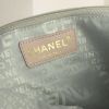Sac à main Chanel en soie rose-poudre - Detail D4 thumbnail