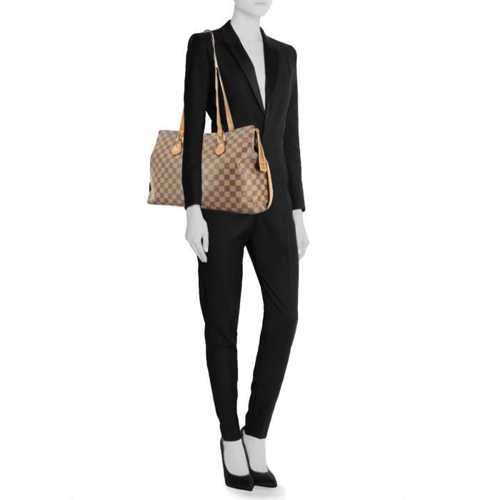 Louis Vuitton handbag in damier canvas and natural leather - Detail D1