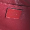 Pochette Louis Vuitton in pelle Epi rossa - Detail D3 thumbnail