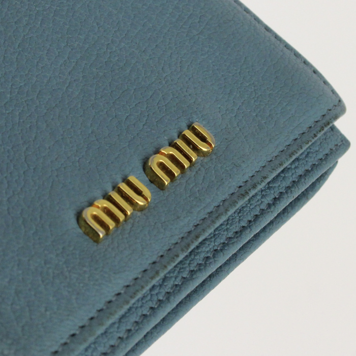 Porte-monnaie Miu Miu en cuir bleu - Detail D4