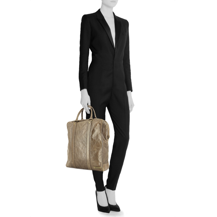 Louis Vuitton handbag in brown burnished leather - Detail D1