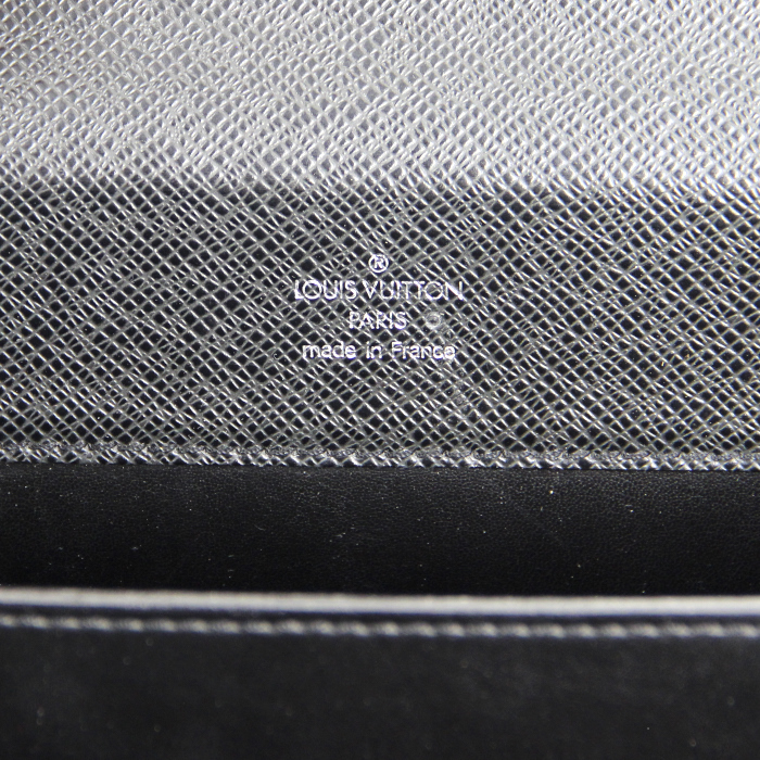 Louis Vuitton briefcase in black taiga leather - Detail D3