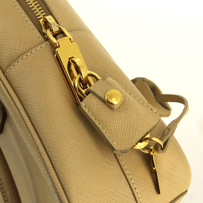 Borsa Prada Bauletto in pelle saffiano beige - Detail D4
