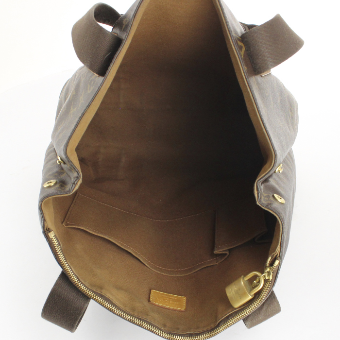 Sac cabas Louis Vuitton Beaubourg en toile monogram - Detail D2