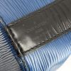 Bolso de mano Louis Vuitton Sac d'épaule en cuero Epi azul y negro - Detail D3 thumbnail