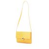 Borsa/pochette Louis Vuitton in pelle Epi gialla - 00pp thumbnail