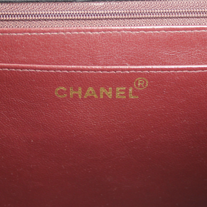 Chanel bolso de mano Timeless Maxi Jumbo en cuero acolchado negro - Detail D3