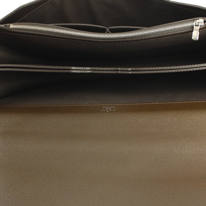 Louis Vuitton briefcase in brown taiga leather - Detail D2