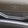 Borsa portadocumenti Louis Vuitton in pelle taiga marrone - Detail D3 thumbnail