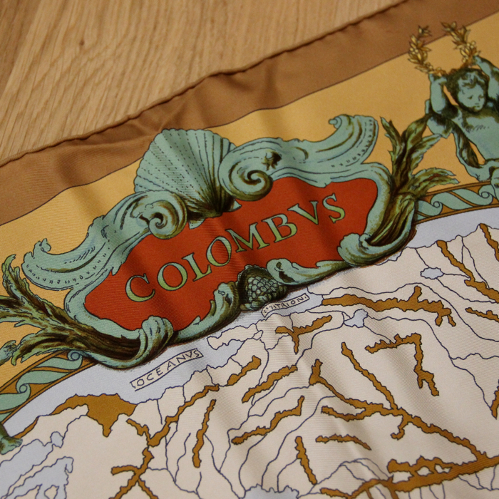 Carré foulard Hermes en twill de soie - Detail D3