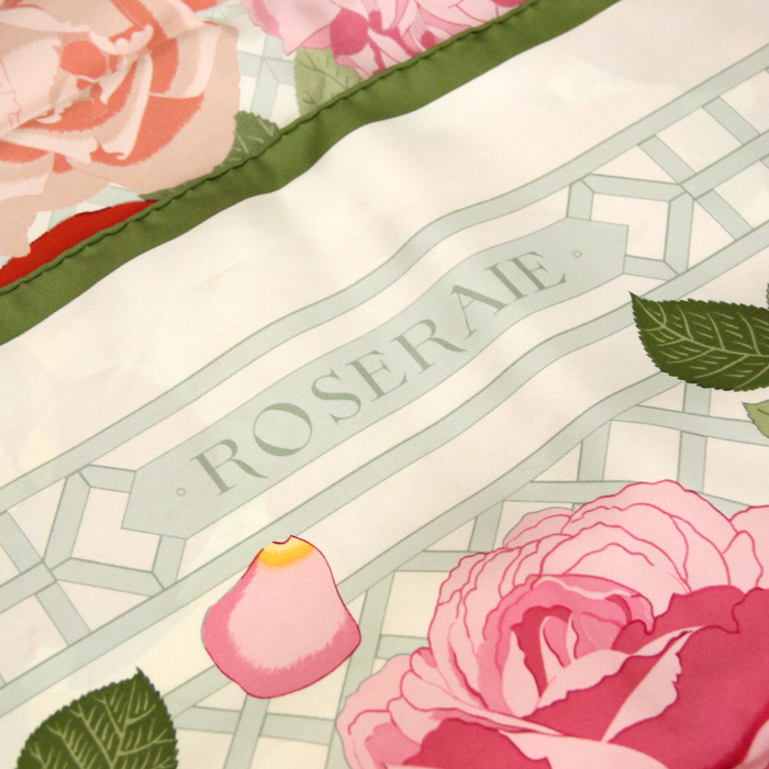 Hermes Carre scarf Roseraie in beige and pink twill silk - Detail D1