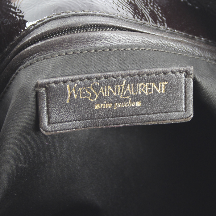 Yves Saint Laurent Tribute handbag in brown patent leather - Detail D3