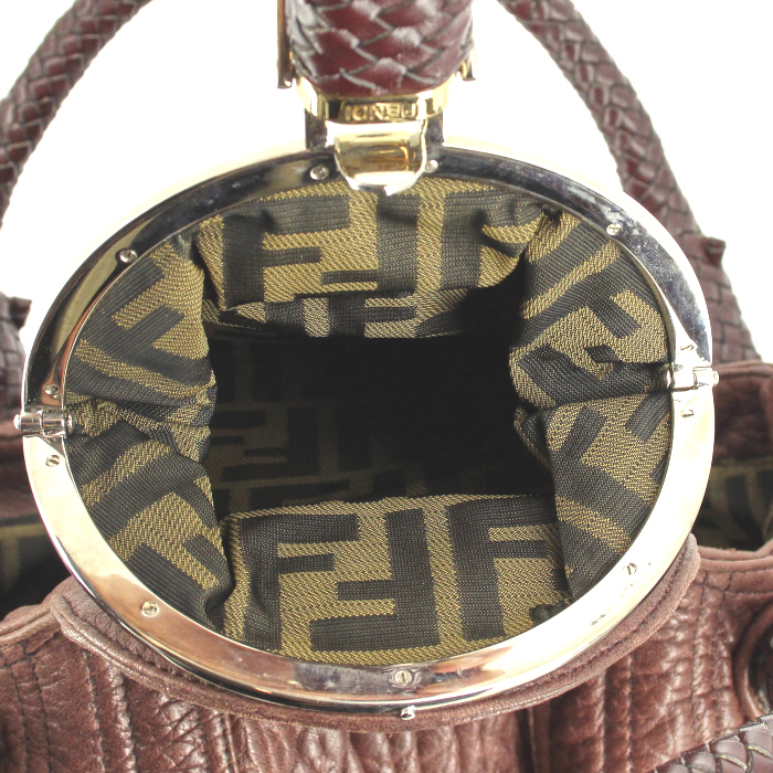 Fendi Spy handbag in brown grained leather - Detail D4