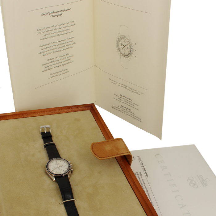 Montre Omega Speedmaster Apollo en or gris Vers  1998 - Detail D4