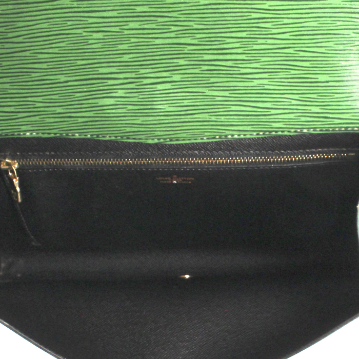Louis Vuitton pouch in green epi leather - Detail D2