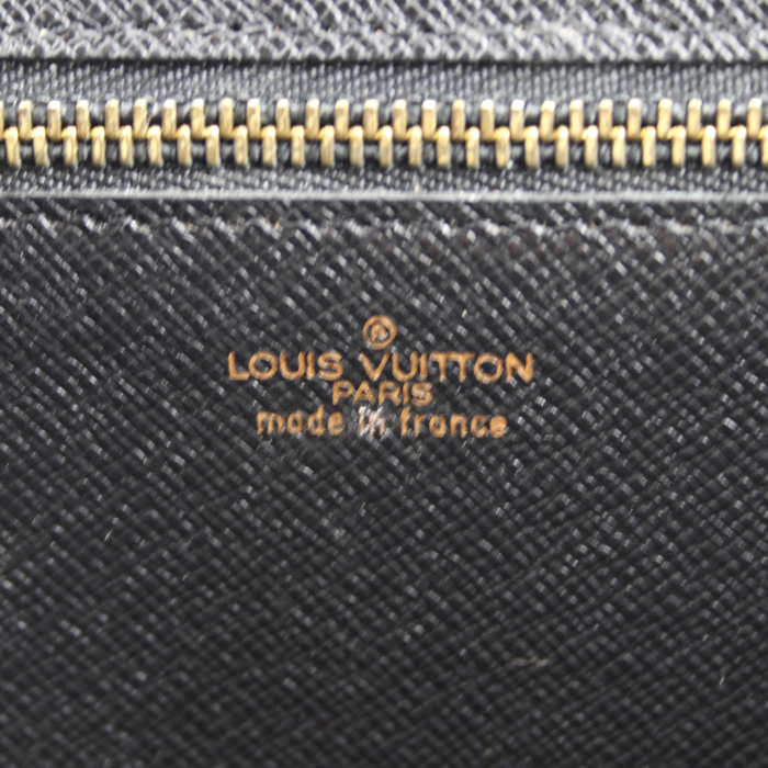Bolsito de mano Louis Vuitton en cuero Epi verde - Detail D3