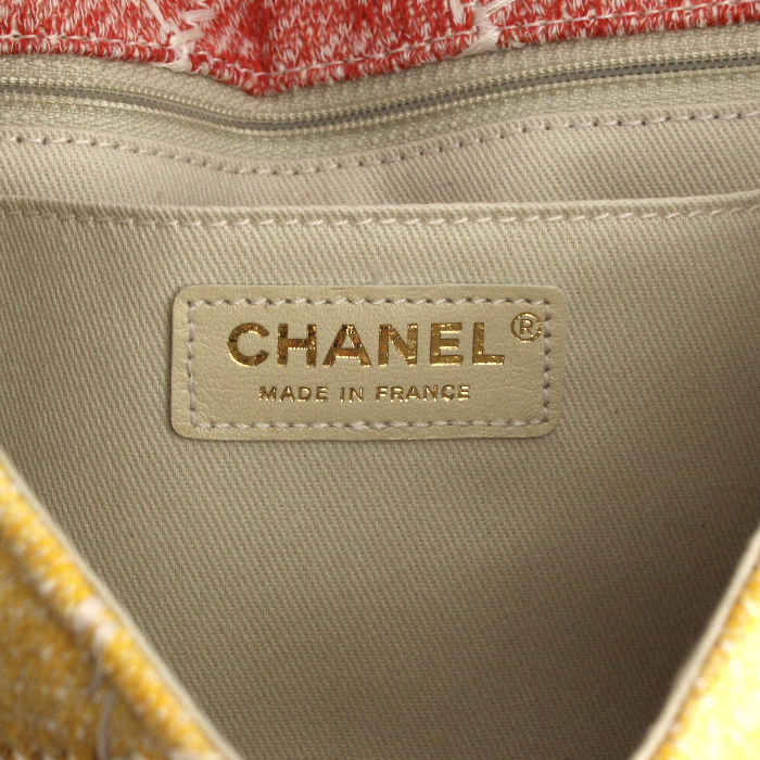 Chanel bolso de mano Timeless en tejido jersey rojo , amarillo verde y azul - Detail D4
