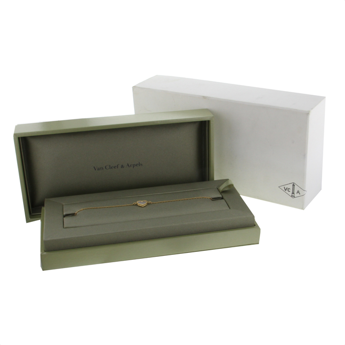 Bracelet Van Cleef & Arpels Sweet Alhambra en or jaune et nacre blanche - Detail D2