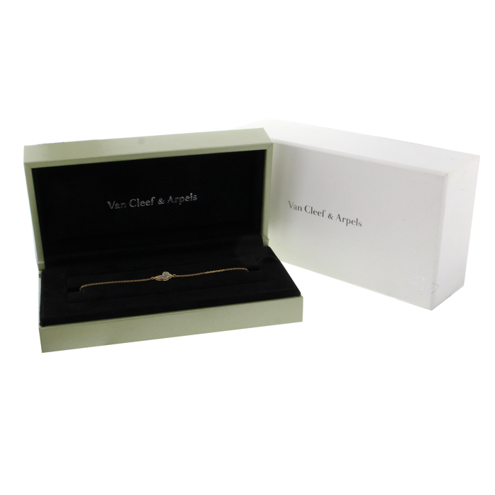 Bracelet Van Cleef & Arpels Sweet Alhambra en or jaune et nacre blanche - Detail D2
