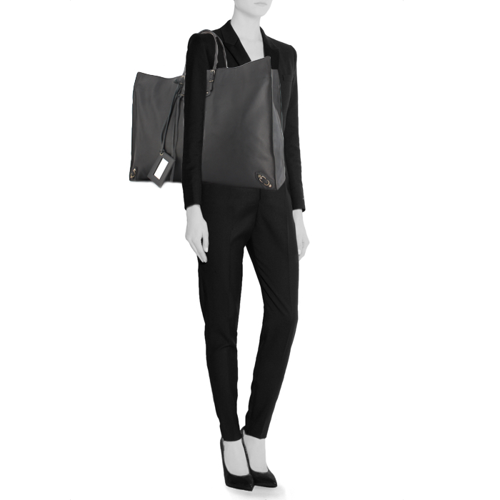 Balenciaga handbag in black leather - Detail D1