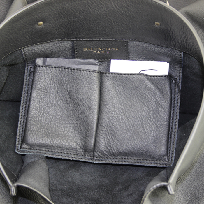 Bolso de mano Balenciaga en cuero negro - Detail D3