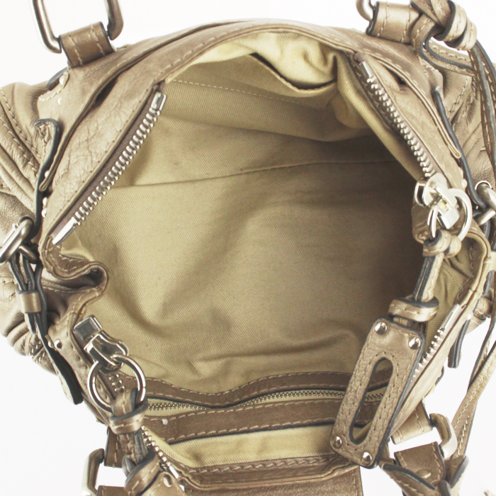 Small model handbag in taupe leather - Detail D2